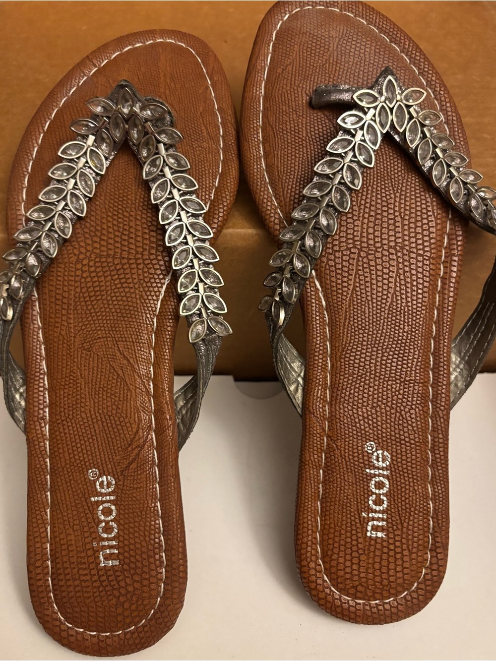 Nicole Thong Flip Flop Sandals with Silver Jeweled Straps Size 7